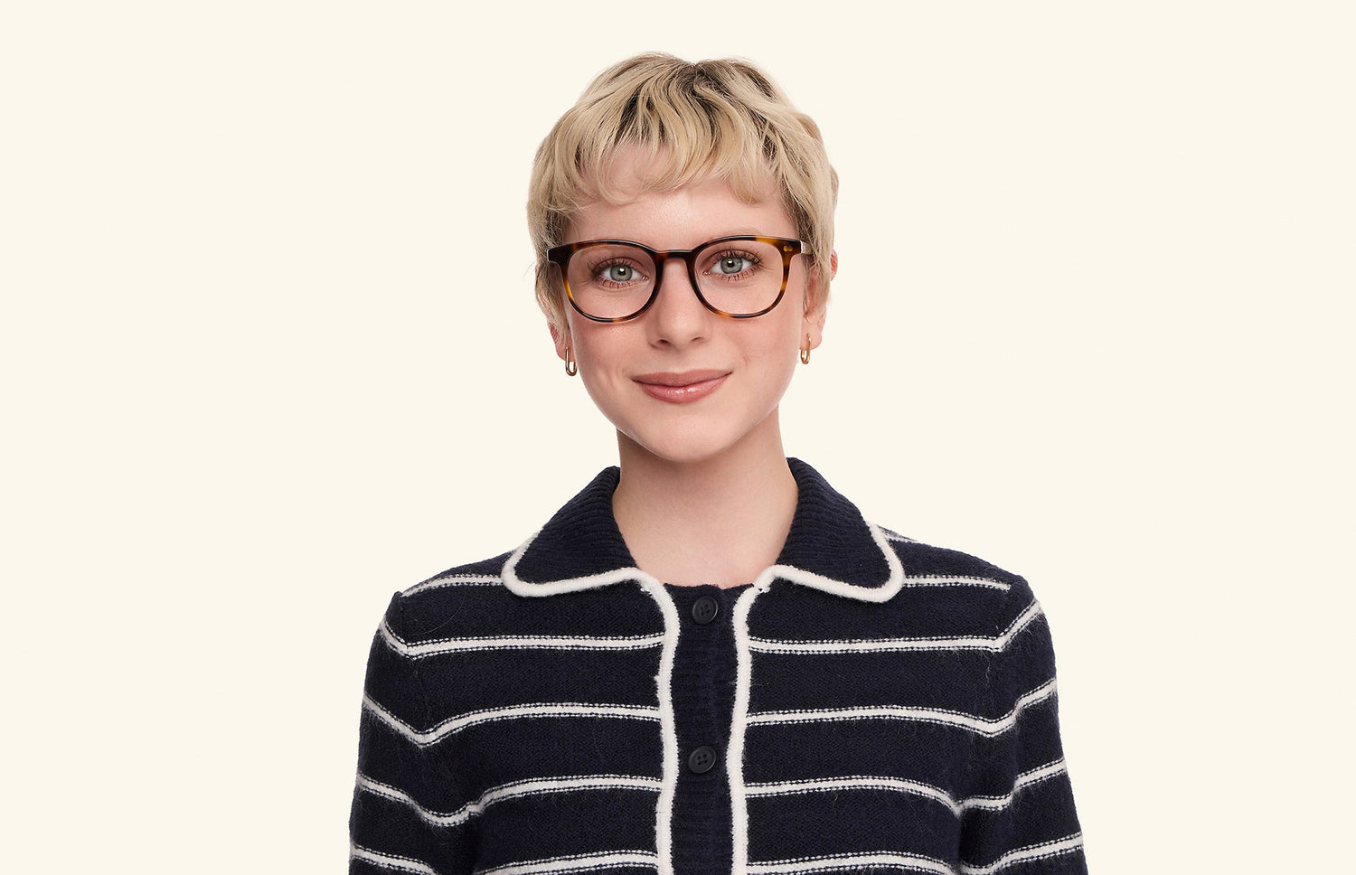 The Reese - LifeStyle 1 - Pair Eyewear